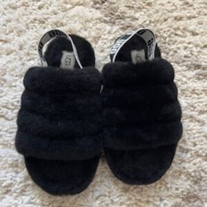 UGG Fluff Yeah Youth Size 2 Black Sheepskin Fur Sling back Slipper Sandals